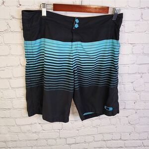Men's Oakley Hybrid shorts, size Medium